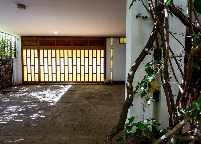 Casa Grande Con Estacionamiento
